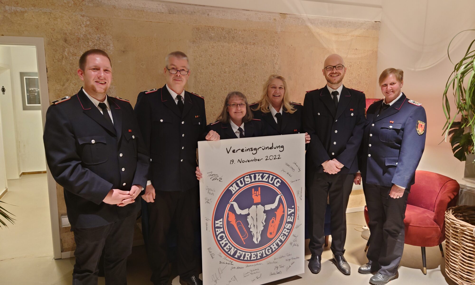 Der frisch gewählte Vorstand auf der Gründungsversammlung des Musikzugs Wacken Firefighters e.V.